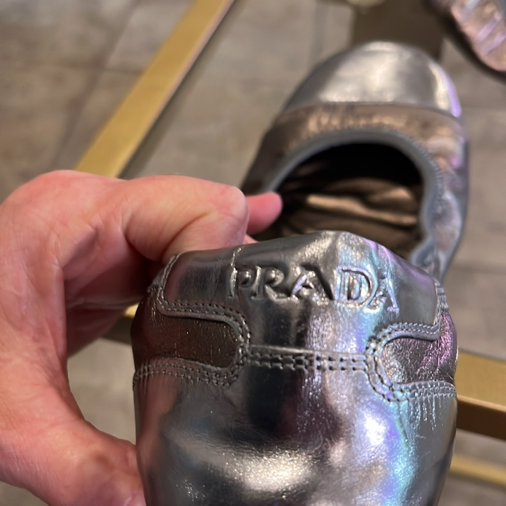 Vintage Prada Metallic Driving Mocs Women's Shoes with matching drawstring bag - Picture 6 of 12
